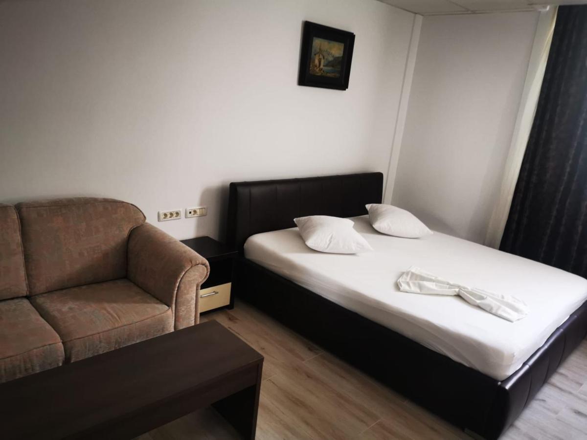 Hotel Viva Плоєшті Екстер'єр фото