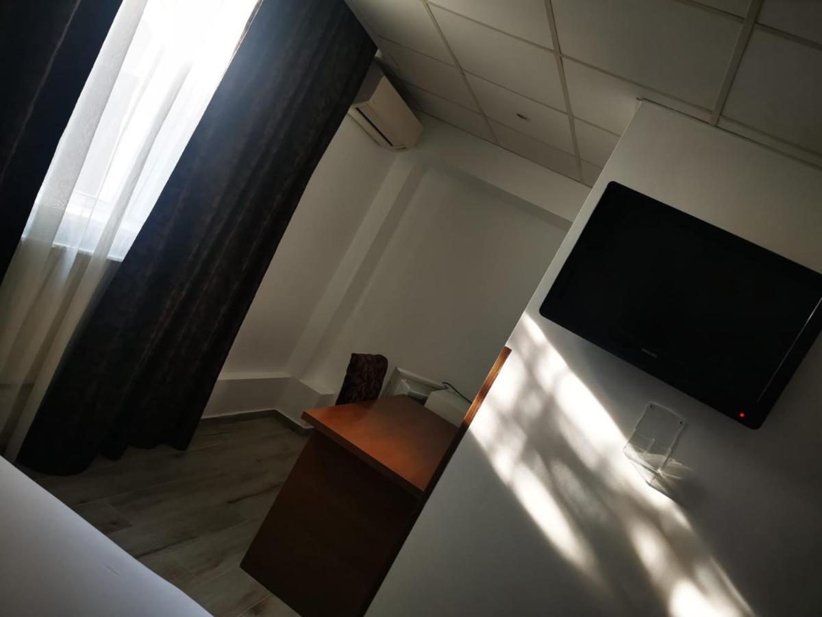 Hotel Viva Плоєшті Екстер'єр фото