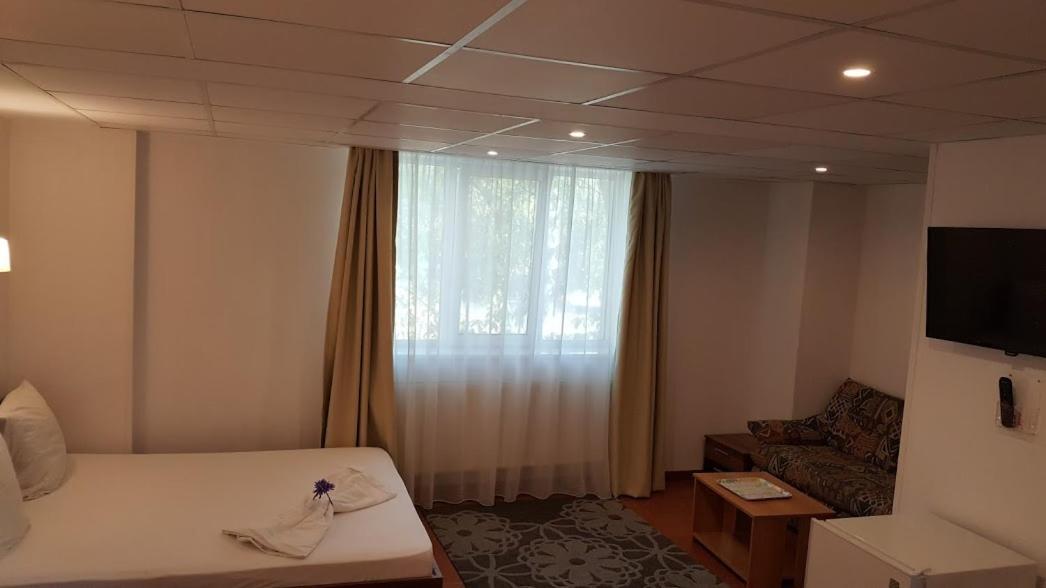 Hotel Viva Плоєшті Екстер'єр фото