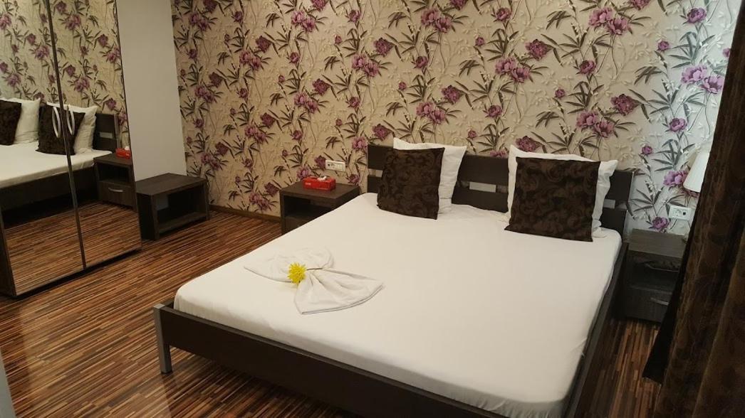 Hotel Viva Плоєшті Екстер'єр фото